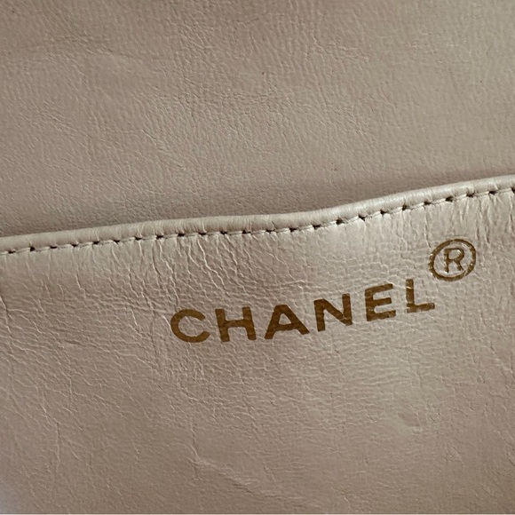 Chanel Vintage Heart Vanity Bag - Picture 16 of 16